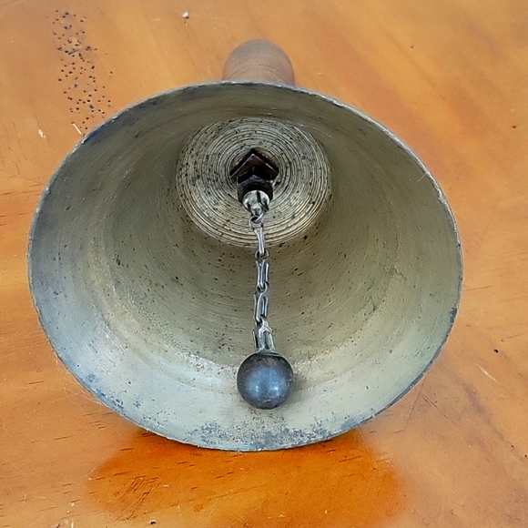 VINTAGE BRASS🔔  BELL 8" TALL, 5" WIDE, HEAVY - Picture 4 of 7